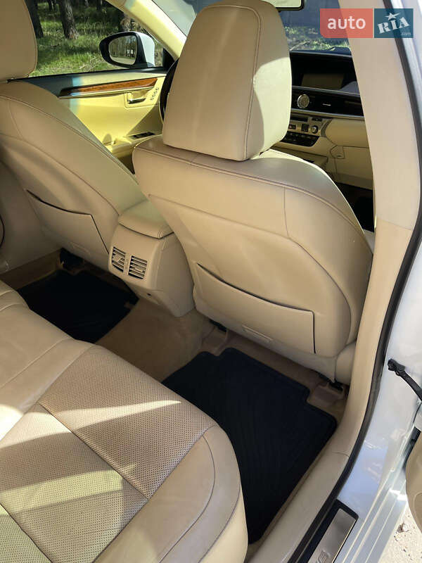 Седан Lexus ES 2013 в Кропивницькому