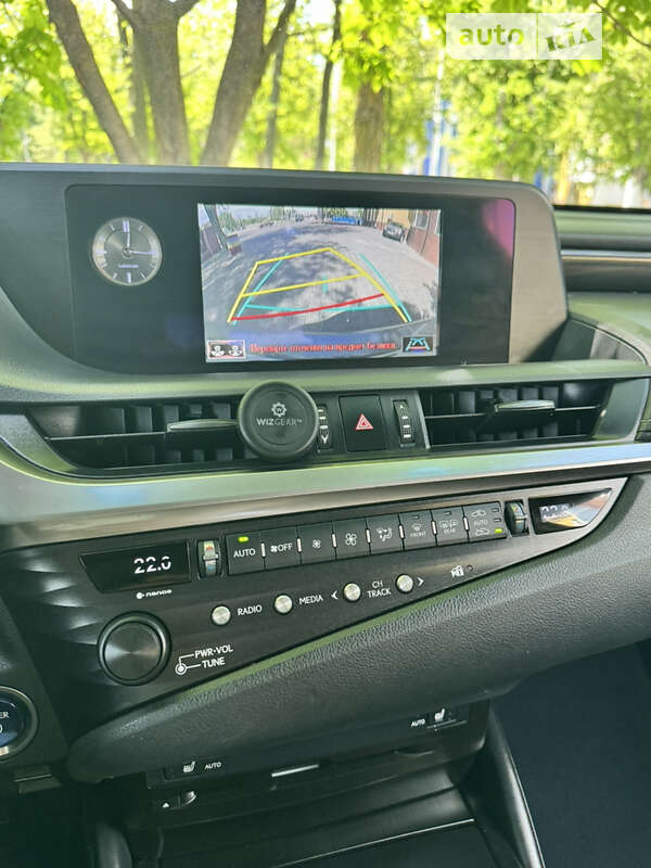 Седан Lexus ES 2019 в Ізмаїлі
