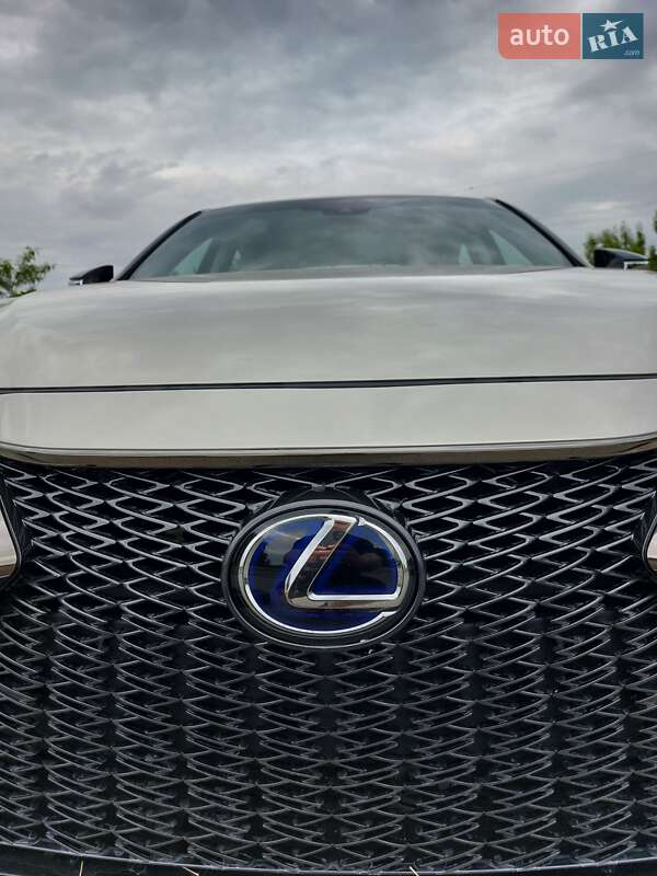 Lexus ES 2022