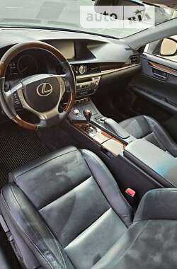 Седан Lexus ES 2014 в Львові