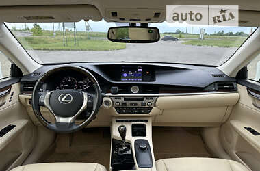 Седан Lexus ES 2013 в Умани