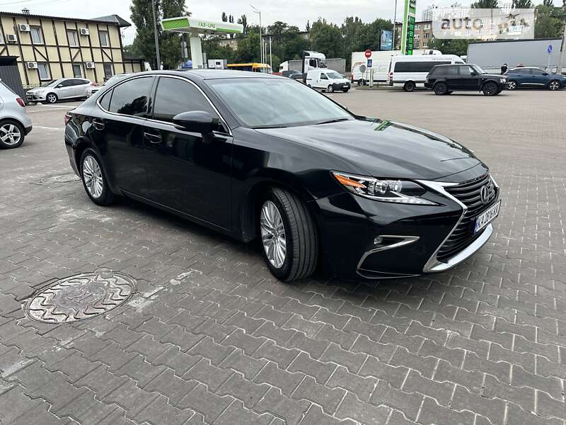 Седан Lexus ES 2018 в Ровно