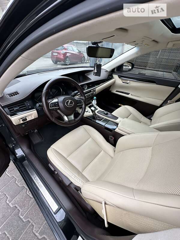 Седан Lexus ES 2018 в Ровно