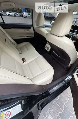 Седан Lexus ES 2018 в Ровно