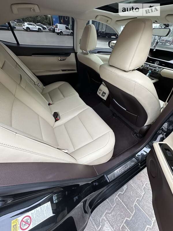 Седан Lexus ES 2018 в Ровно