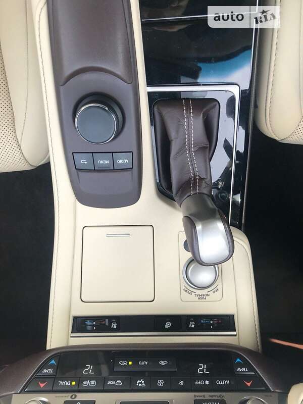 Седан Lexus ES 2018 в Киеве