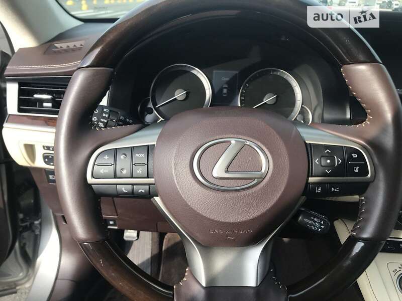 Седан Lexus ES 2018 в Киеве