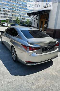 Седан Lexus ES 2021 в Киеве