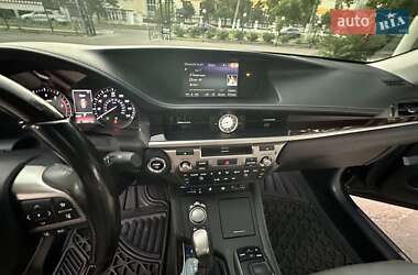 Седан Lexus ES 2016 в 