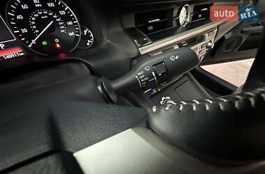Седан Lexus ES 2016 в 