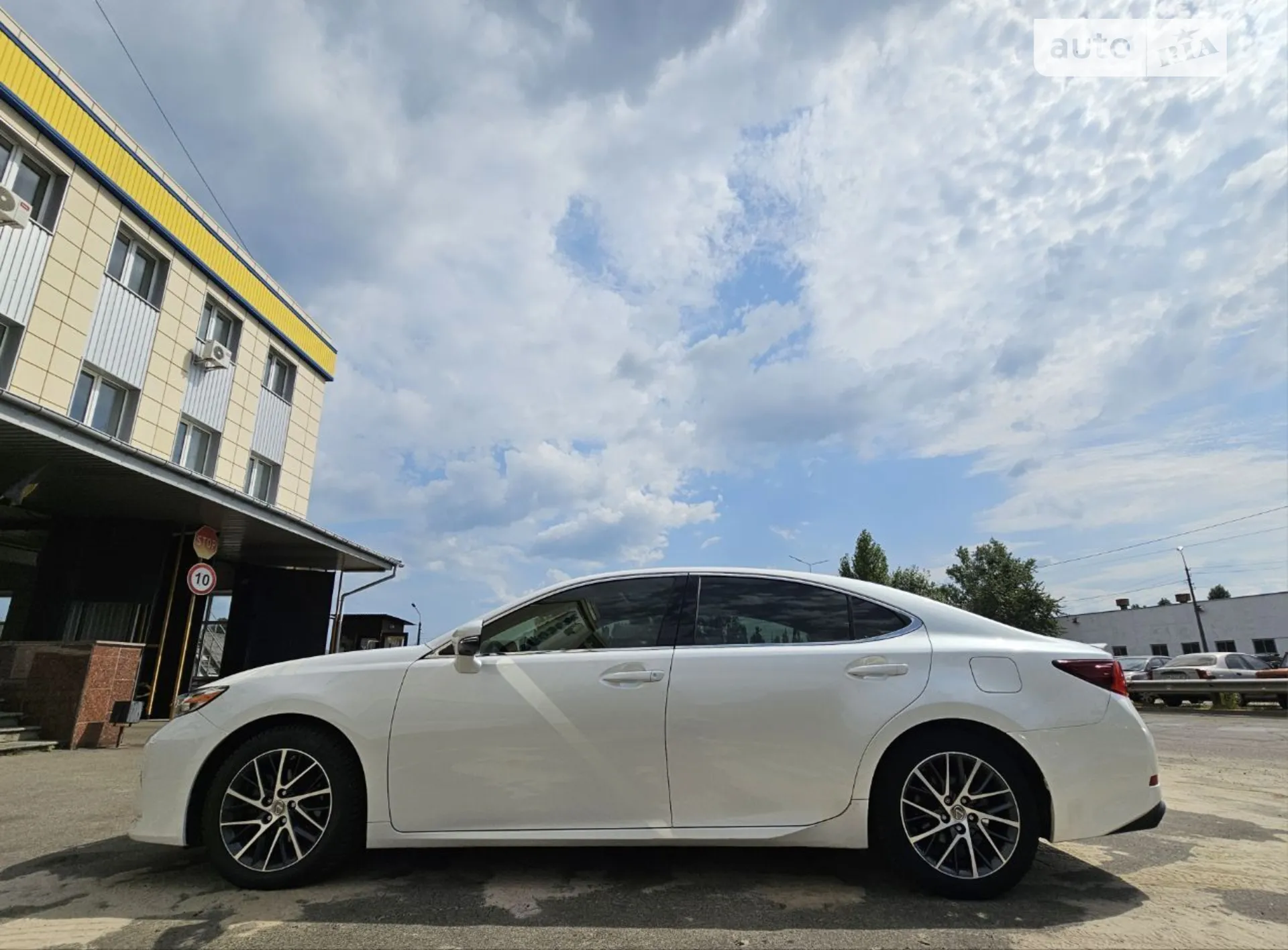 2016 Lexus ES - мініатюра 9