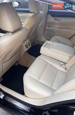 Седан Lexus ES 2014 в Львове