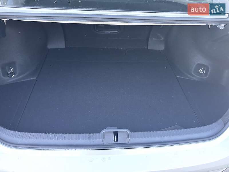 Седан Lexus ES 2020 в Павлограді