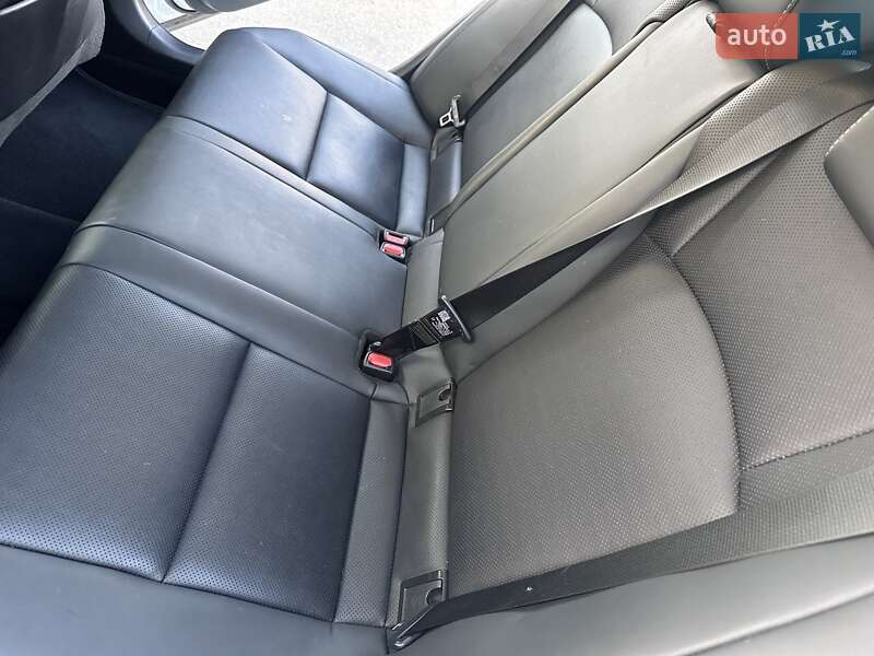 Седан Lexus ES 2020 в Павлограді