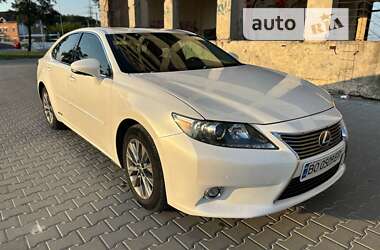 Седан Lexus ES 2015 в Тернополі