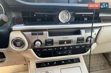 Седан Lexus ES 2012 в Львове