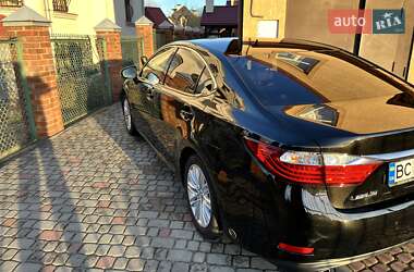 Седан Lexus ES 2012 в Львове