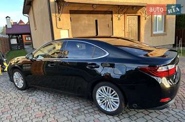 Седан Lexus ES 2012 в Львове