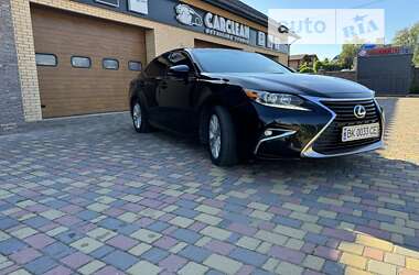 Седан Lexus ES 2015 в Ровно