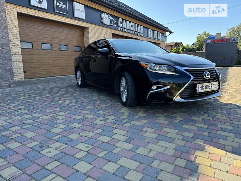 Седан Lexus ES 2015 в Рівному