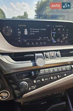 Седан Lexus ES 2018 в Ровно