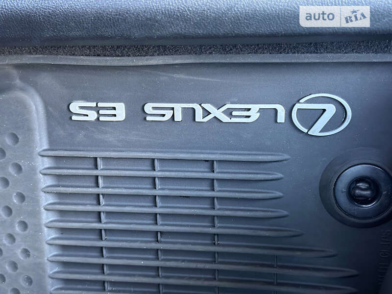 Седан Lexus ES 2019 в Днепре