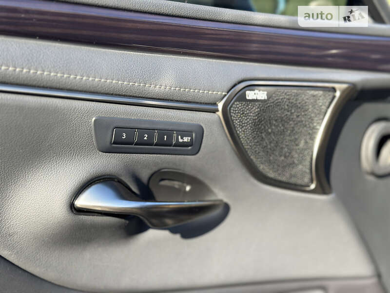 Седан Lexus ES 2019 в Днепре