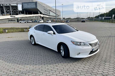 Седан Lexus ES 2013 в Львове