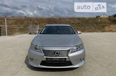 Седан Lexus ES 2013 в Тростянце