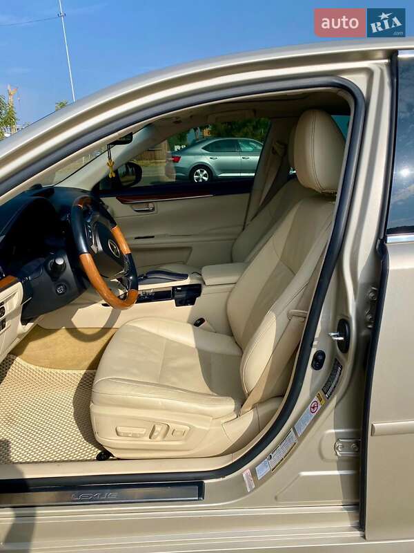 Седан Lexus ES 2013 в Черкассах