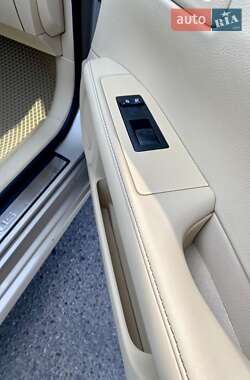 Седан Lexus ES 2013 в Черкассах