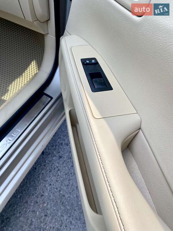 Седан Lexus ES 2013 в Черкассах