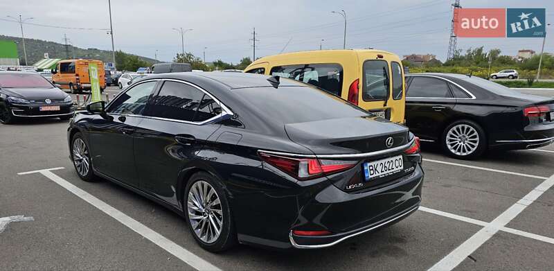 Седан Lexus ES 2018 в Ровно