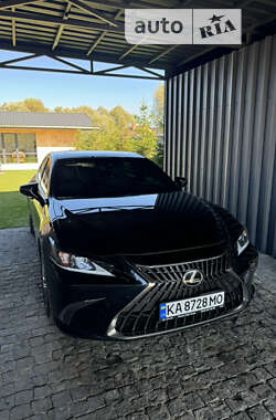 Седан Lexus ES 2022 в Киеве