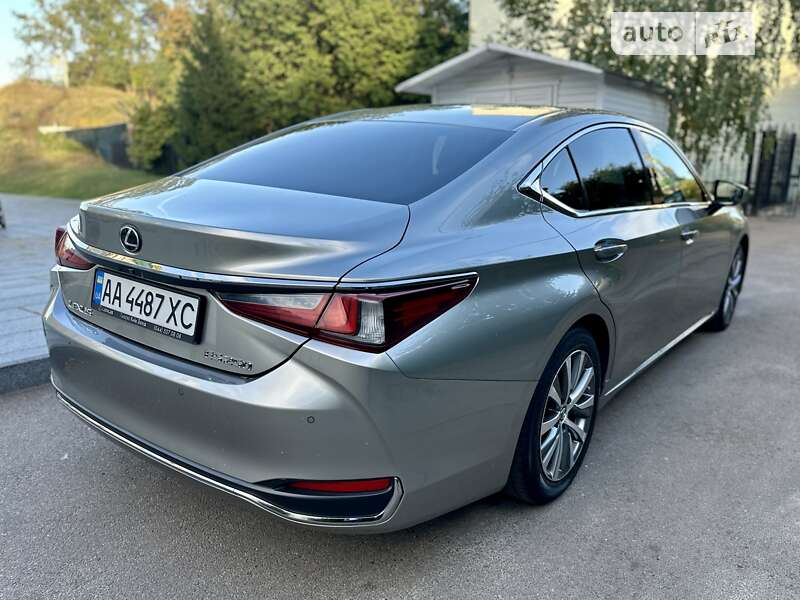Седан Lexus ES 2019 в Києві