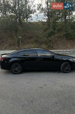 Седан Lexus ES 2016 в Киеве