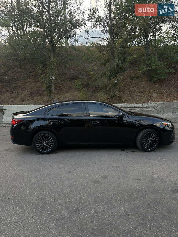 Седан Lexus ES 2016 в Киеве
