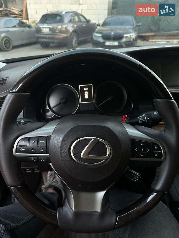 Седан Lexus ES 2016 в Киеве