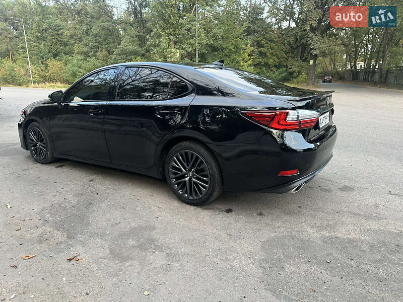 Седан Lexus ES 2016 в Киеве