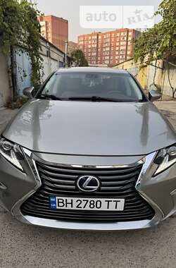 Седан Lexus ES 2016 в Черноморске