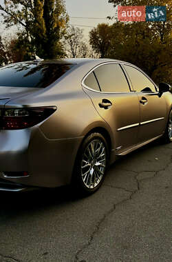 Седан Lexus ES 2013 в 