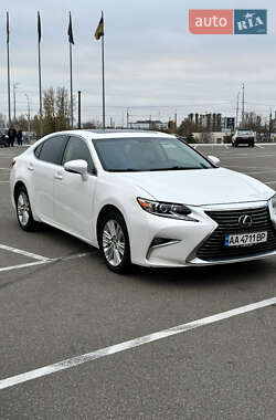 Седан Lexus ES 2014 в Киеве