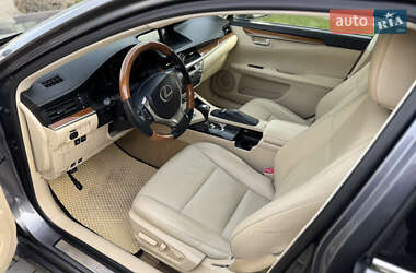 Седан Lexus ES 2014 в Тернополе