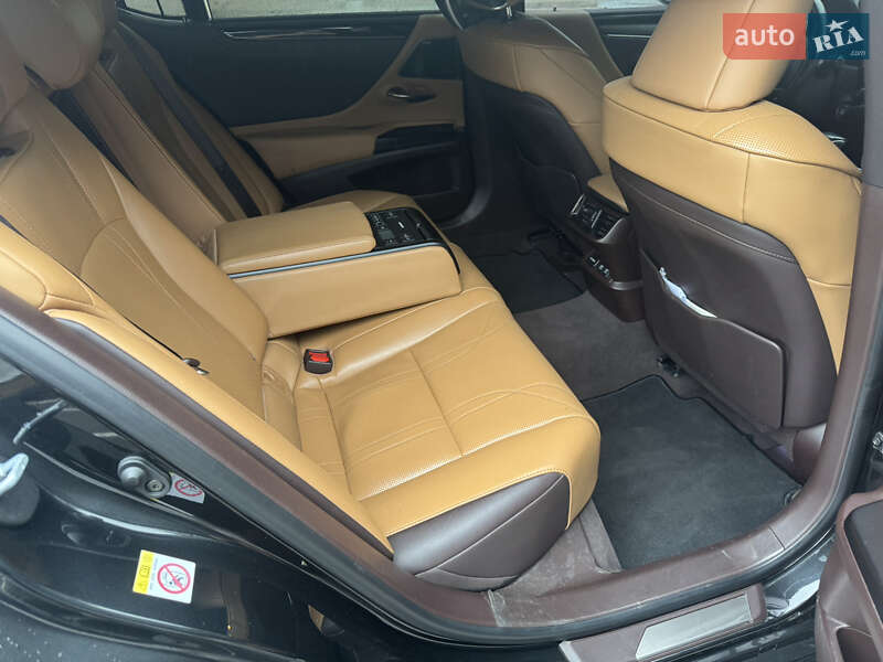 Седан Lexus ES 2018 в Киеве фото 6 Седан Lexus ES 2018 в Киеве