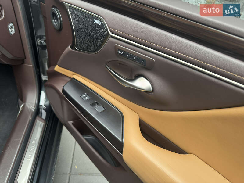 Седан Lexus ES 2018 в Киеве фото 11 Седан Lexus ES 2018 в Киеве