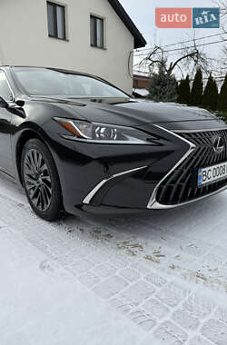 Седан Lexus ES 2022 в Львове