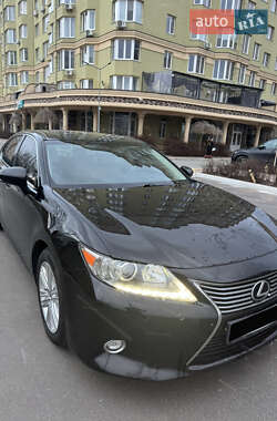 Седан Lexus ES 2014 в Києві