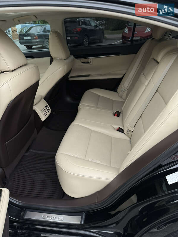 Седан Lexus ES 2016 в 
