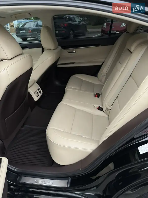 Седан Lexus ES 2016 в 
