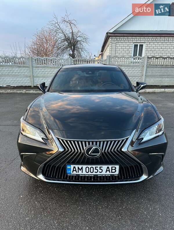 Lexus ES 2021